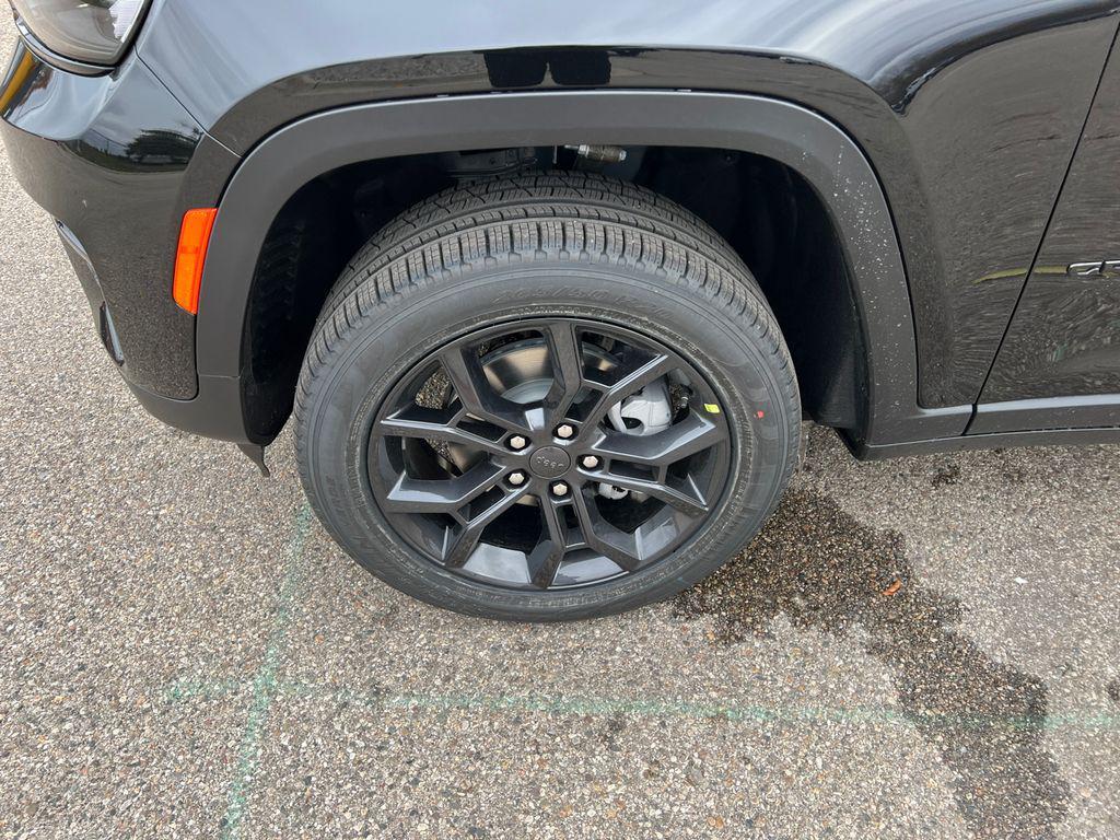 new 2025 Jeep Grand Cherokee car, priced at $46,808