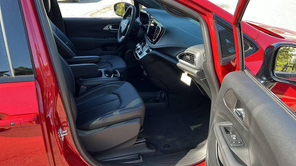 new 2026 Chrysler Pacifica car, priced at $37,856