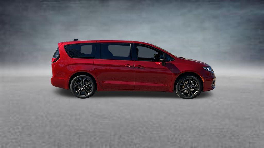 new 2026 Chrysler Pacifica car, priced at $37,856
