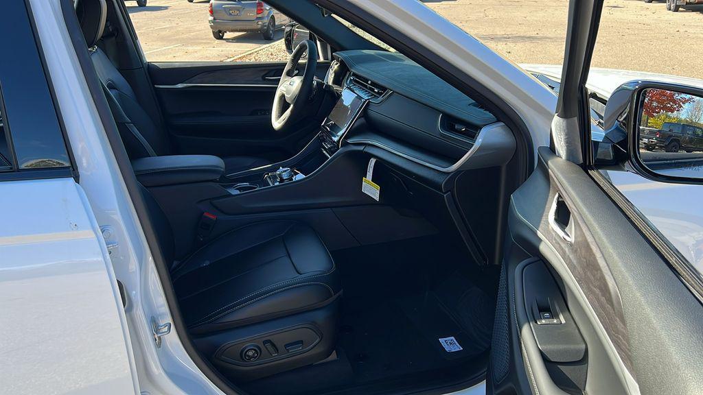 new 2025 Jeep Grand Cherokee car, priced at $40,464