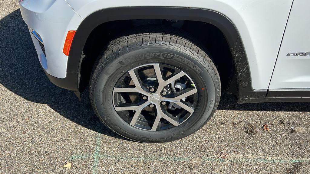 new 2025 Jeep Grand Cherokee car, priced at $40,464