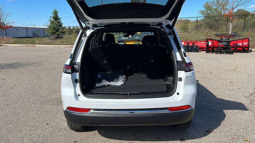 new 2025 Jeep Grand Cherokee car, priced at $40,464