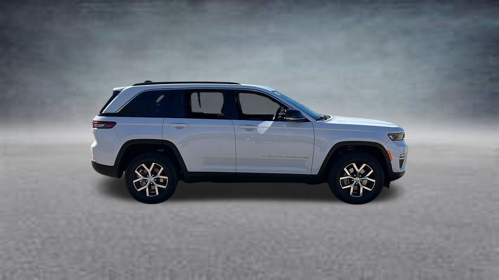 new 2025 Jeep Grand Cherokee car, priced at $40,464