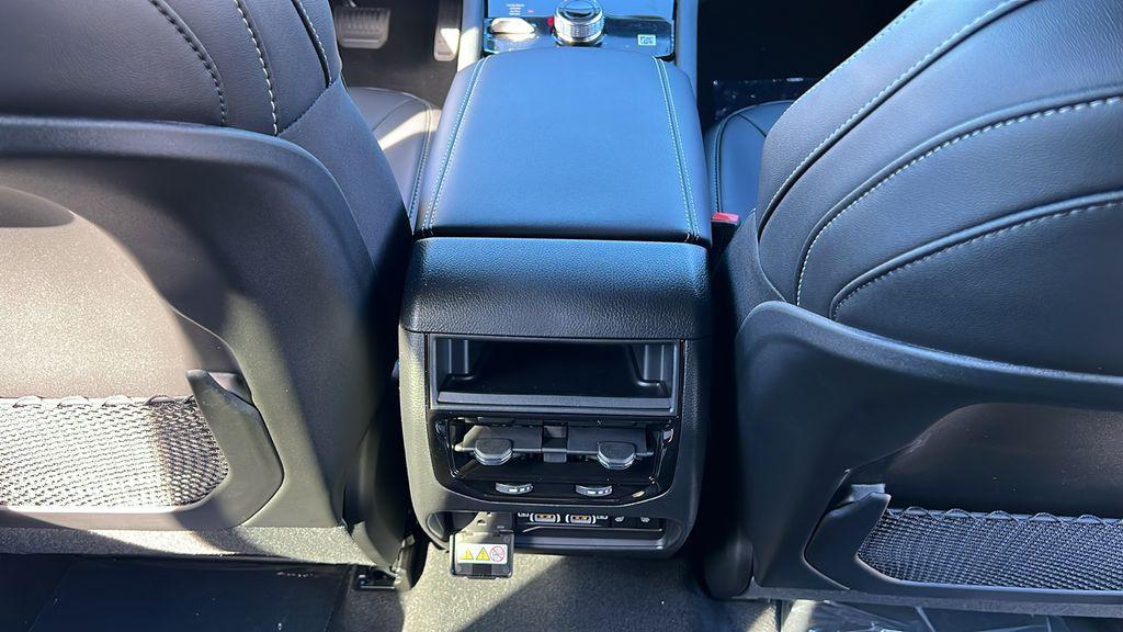 new 2025 Jeep Grand Cherokee car, priced at $40,464