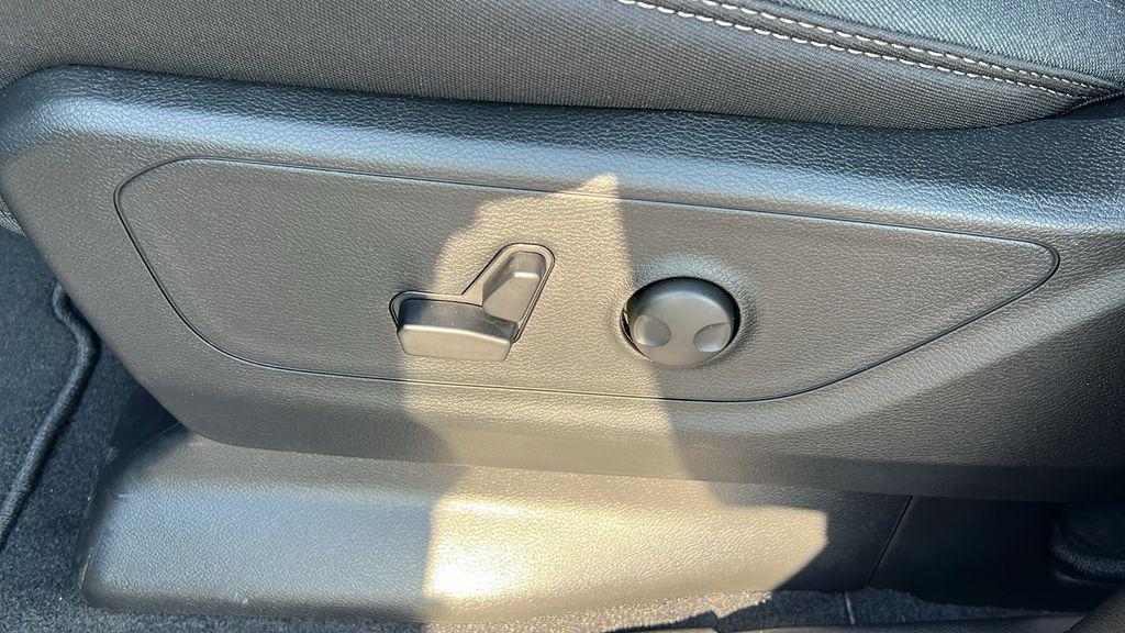 new 2025 Ram 1500 car, priced at $41,472