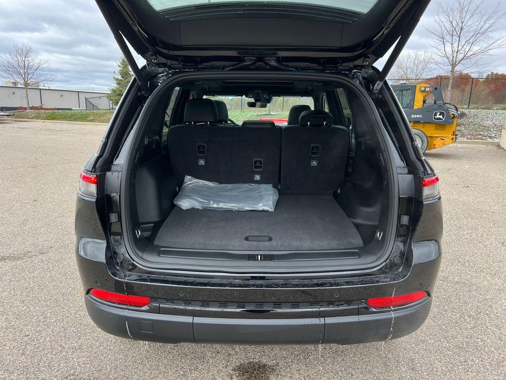 new 2025 Jeep Grand Cherokee car, priced at $46,808