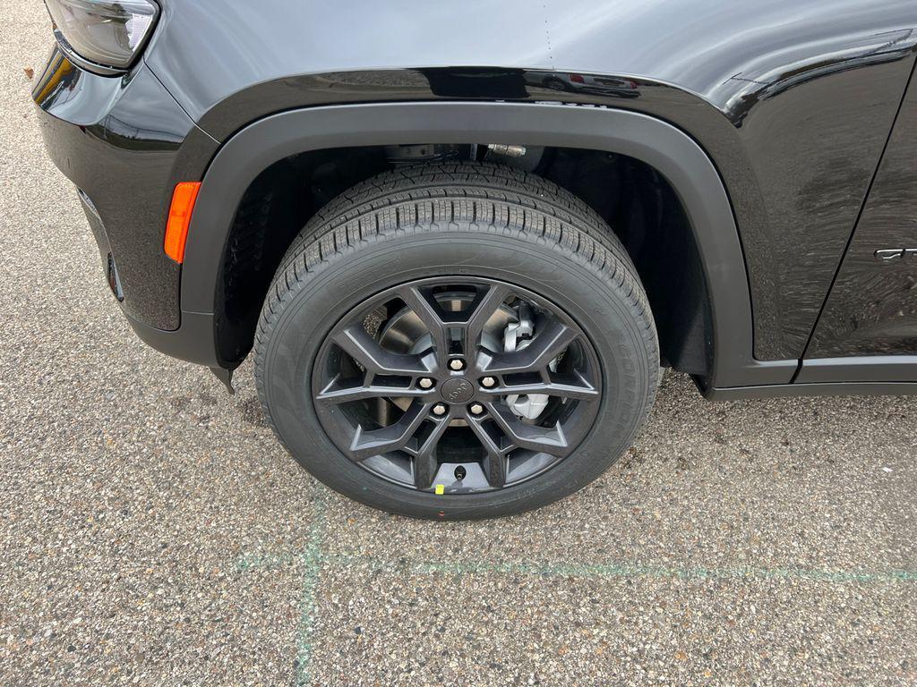 new 2025 Jeep Grand Cherokee car, priced at $46,808