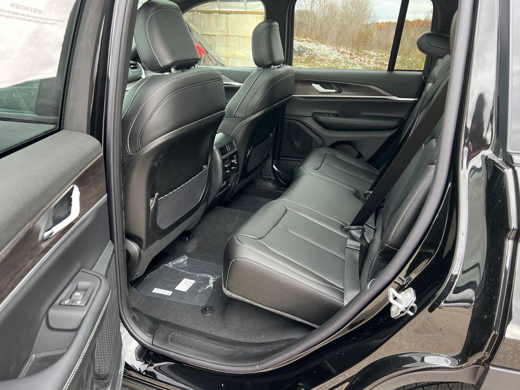 new 2025 Jeep Grand Cherokee car, priced at $46,808