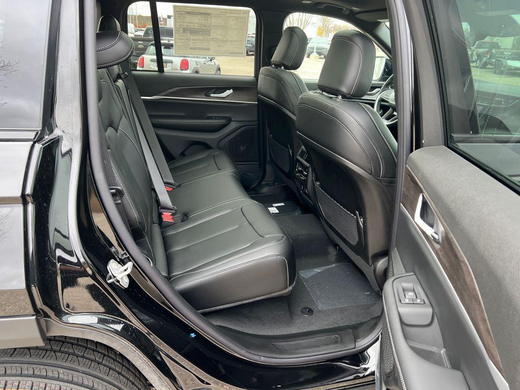 new 2025 Jeep Grand Cherokee car, priced at $46,808