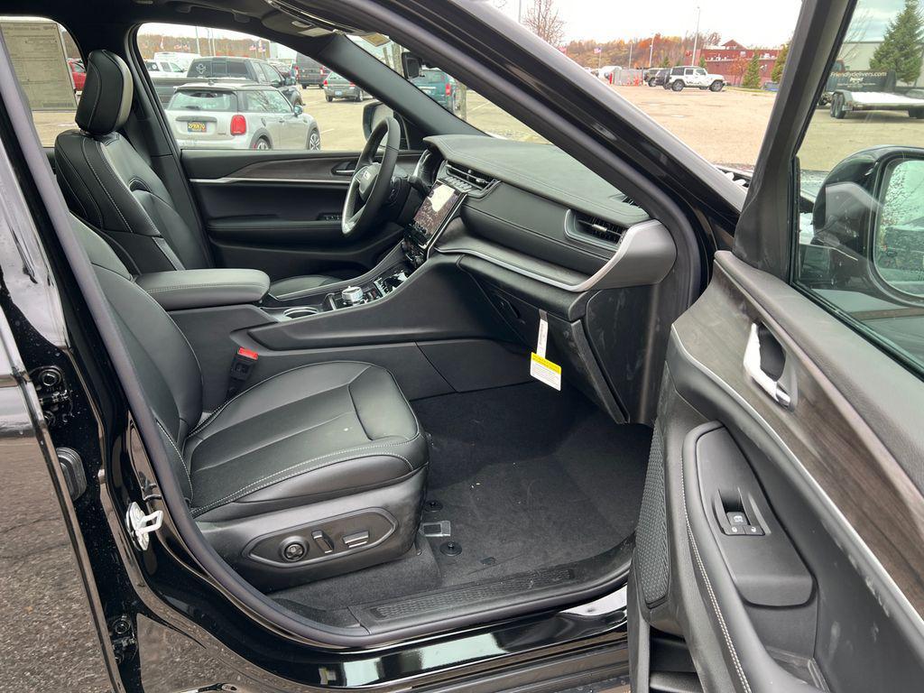 new 2025 Jeep Grand Cherokee car, priced at $46,808