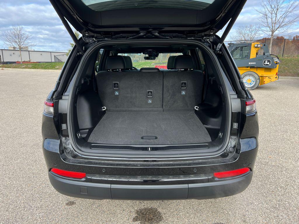 new 2025 Jeep Grand Cherokee car, priced at $46,808