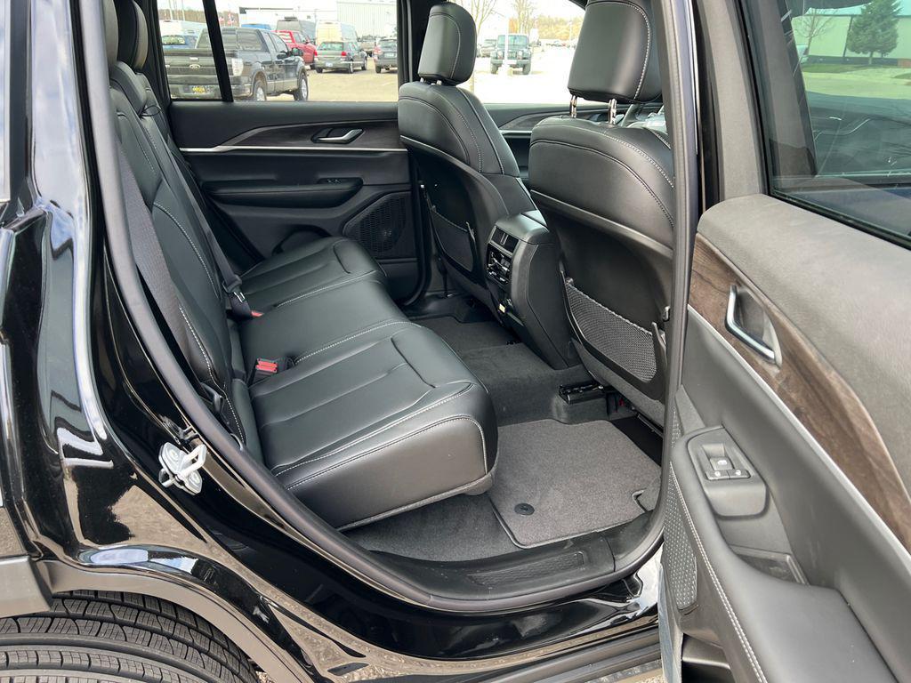 new 2025 Jeep Grand Cherokee car, priced at $46,808