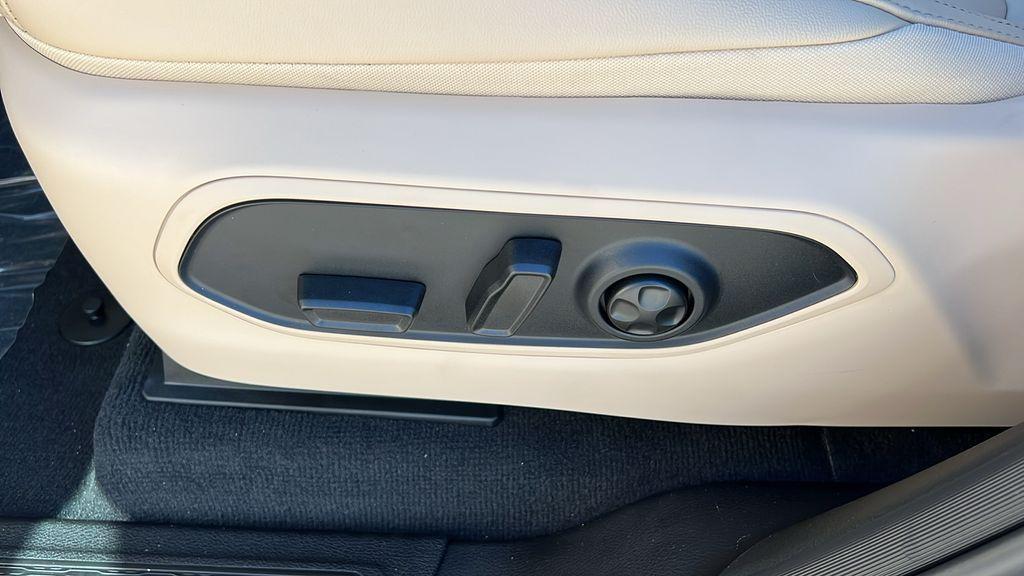 new 2025 Jeep Grand Cherokee car, priced at $43,124