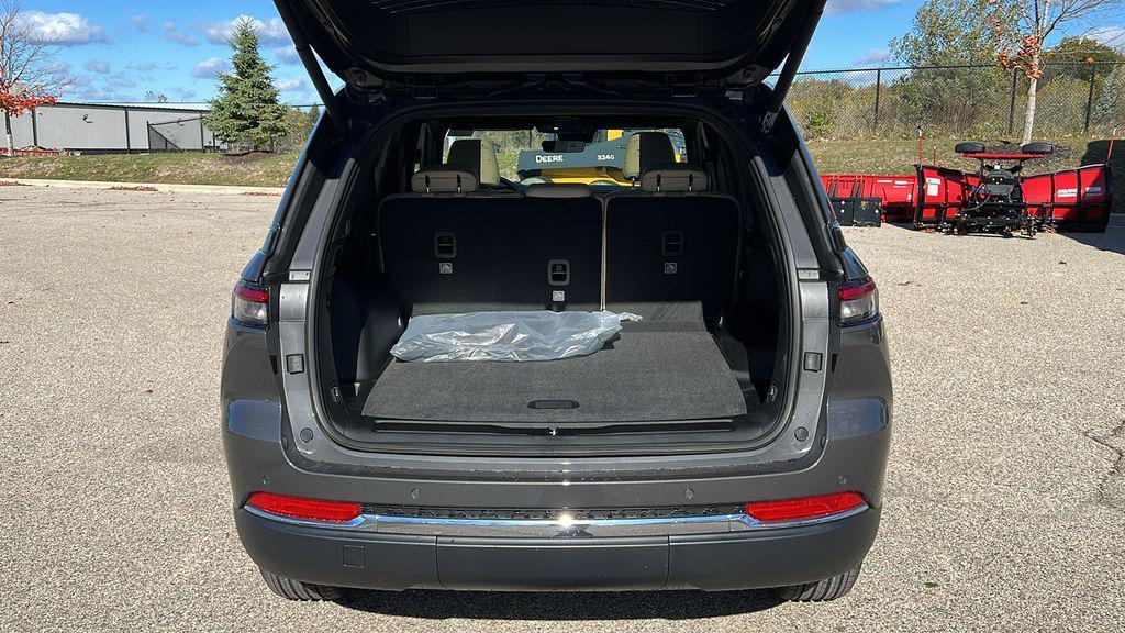new 2025 Jeep Grand Cherokee car, priced at $43,124