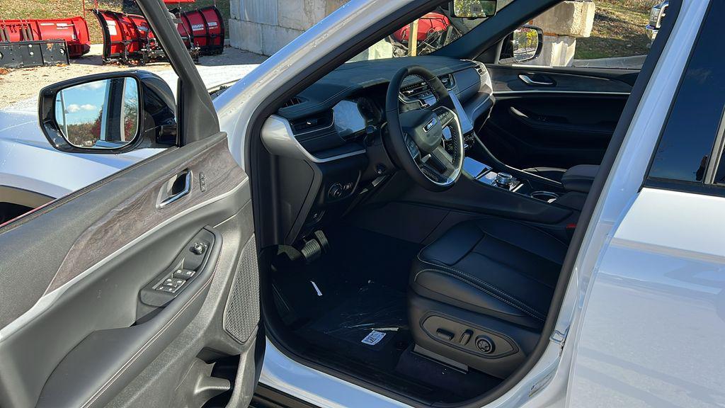 new 2025 Jeep Grand Cherokee car, priced at $47,446