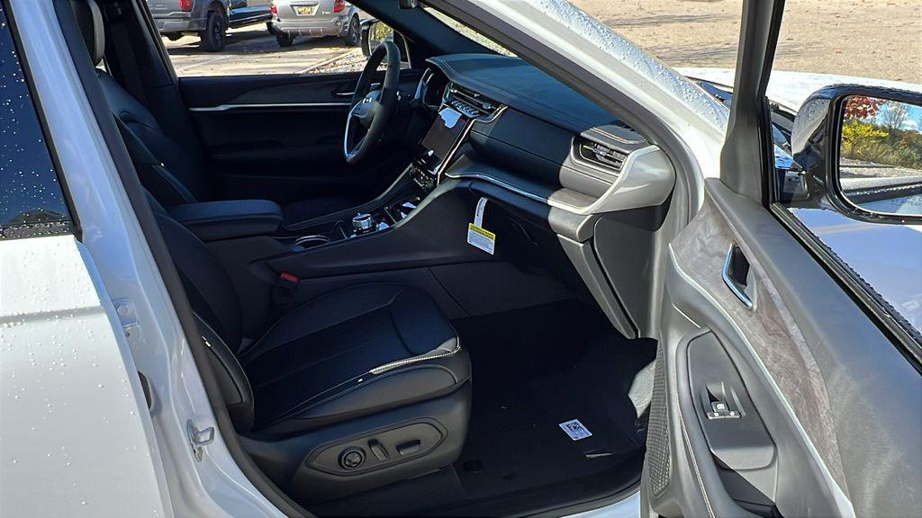 new 2025 Jeep Grand Cherokee car, priced at $47,446