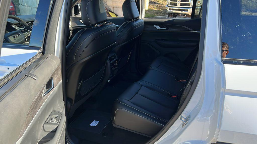 new 2025 Jeep Grand Cherokee car, priced at $47,446