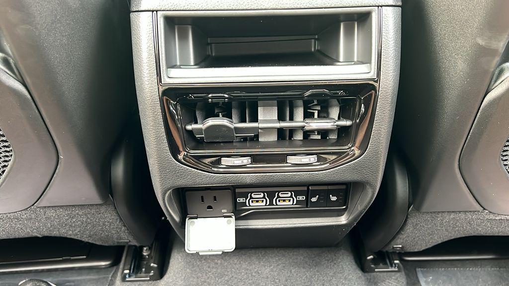 new 2025 Jeep Grand Cherokee car, priced at $43,625