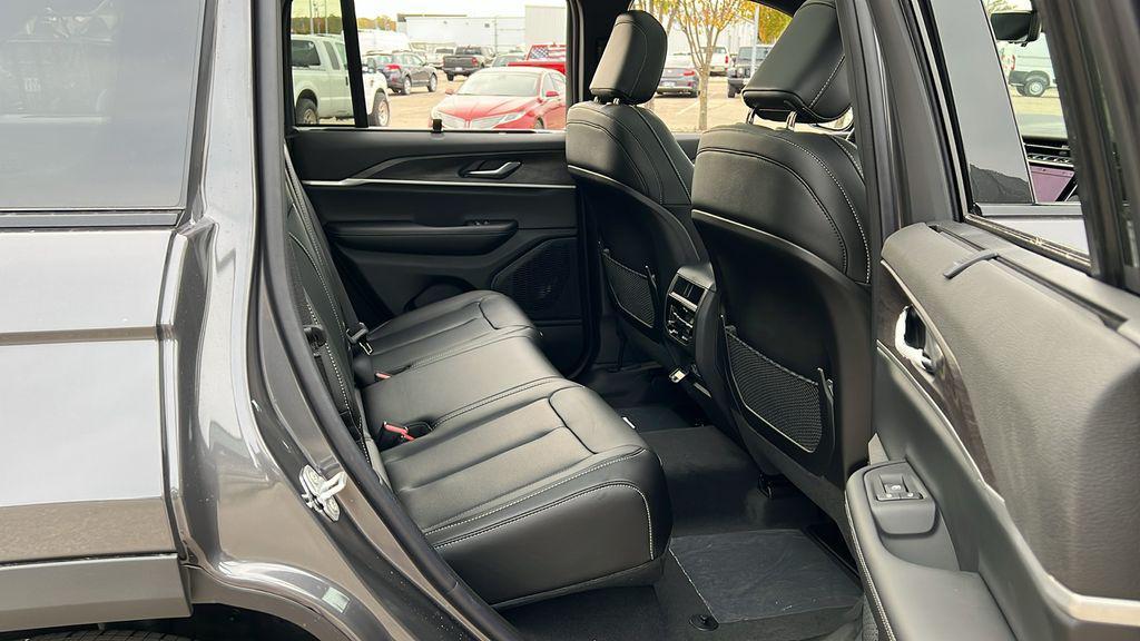 new 2025 Jeep Grand Cherokee car, priced at $43,625