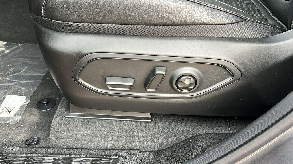 new 2025 Jeep Grand Cherokee car, priced at $43,625