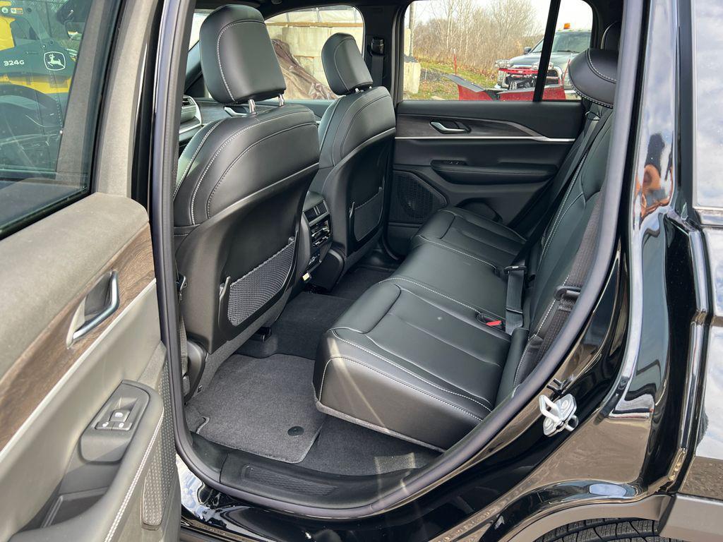 new 2025 Jeep Grand Cherokee car, priced at $46,808