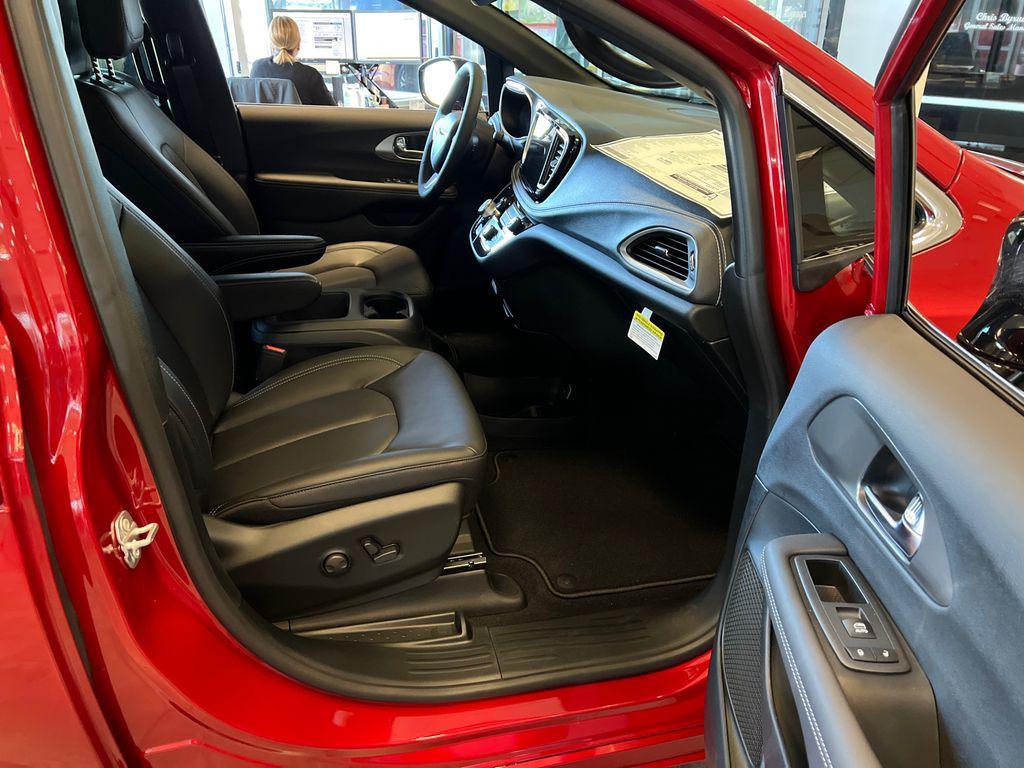 new 2026 Chrysler Pacifica car, priced at $43,546