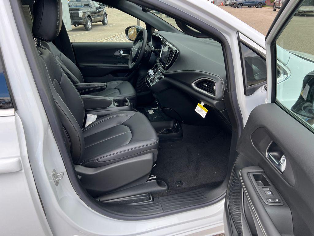 new 2026 Chrysler Pacifica car, priced at $38,264