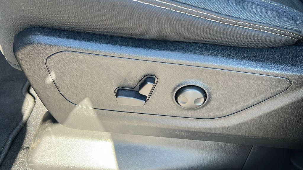 new 2025 Ram 1500 car, priced at $43,291