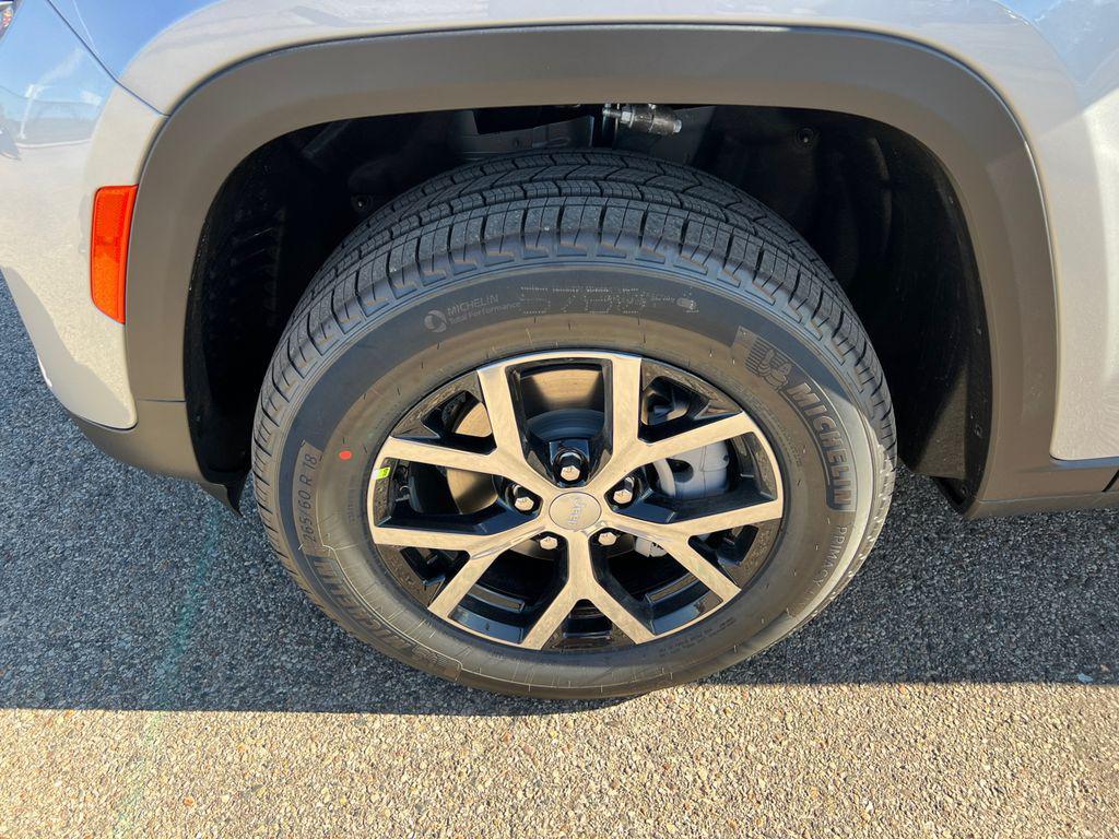 new 2025 Jeep Grand Cherokee car, priced at $40,974