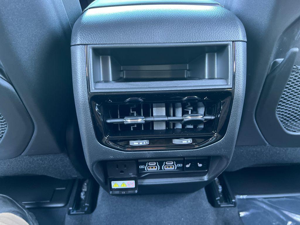 new 2025 Jeep Grand Cherokee car, priced at $40,974