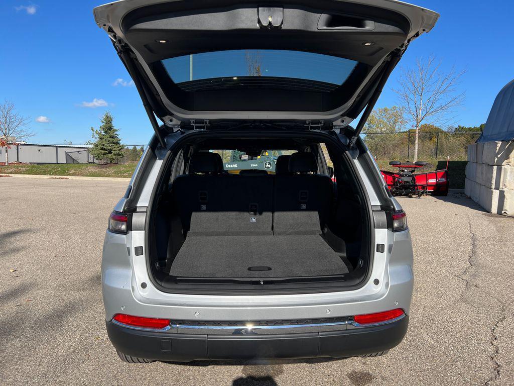 new 2025 Jeep Grand Cherokee car, priced at $40,974