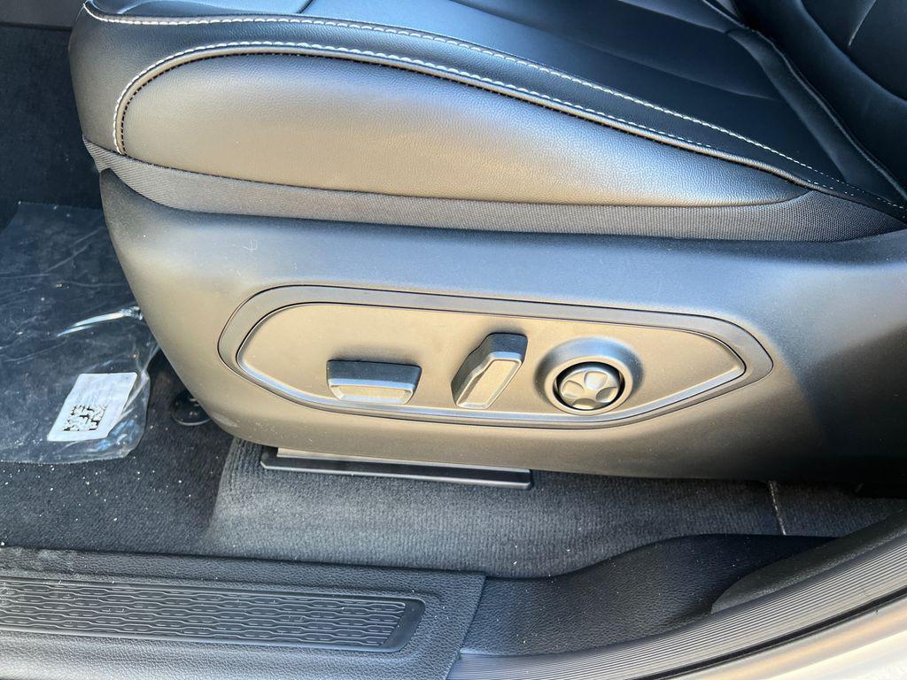 new 2025 Jeep Grand Cherokee car, priced at $40,974