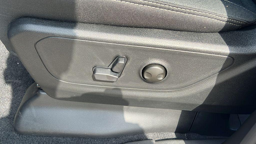 new 2025 Ram 1500 car, priced at $43,601