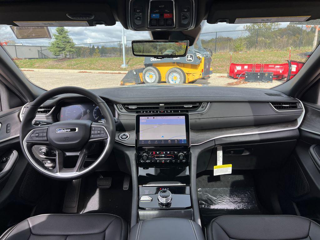 new 2025 Jeep Grand Cherokee car, priced at $45,625