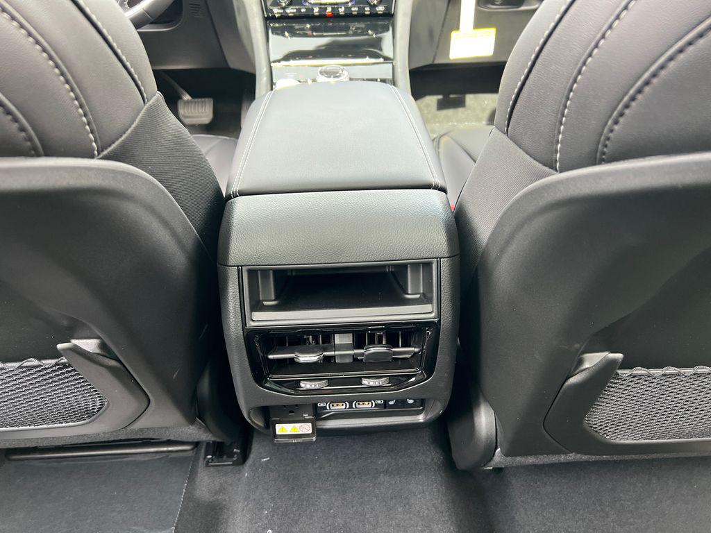 new 2025 Jeep Grand Cherokee car, priced at $45,625