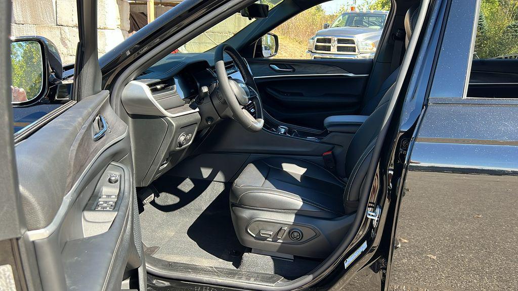 new 2025 Jeep Grand Cherokee L car, priced at $46,822