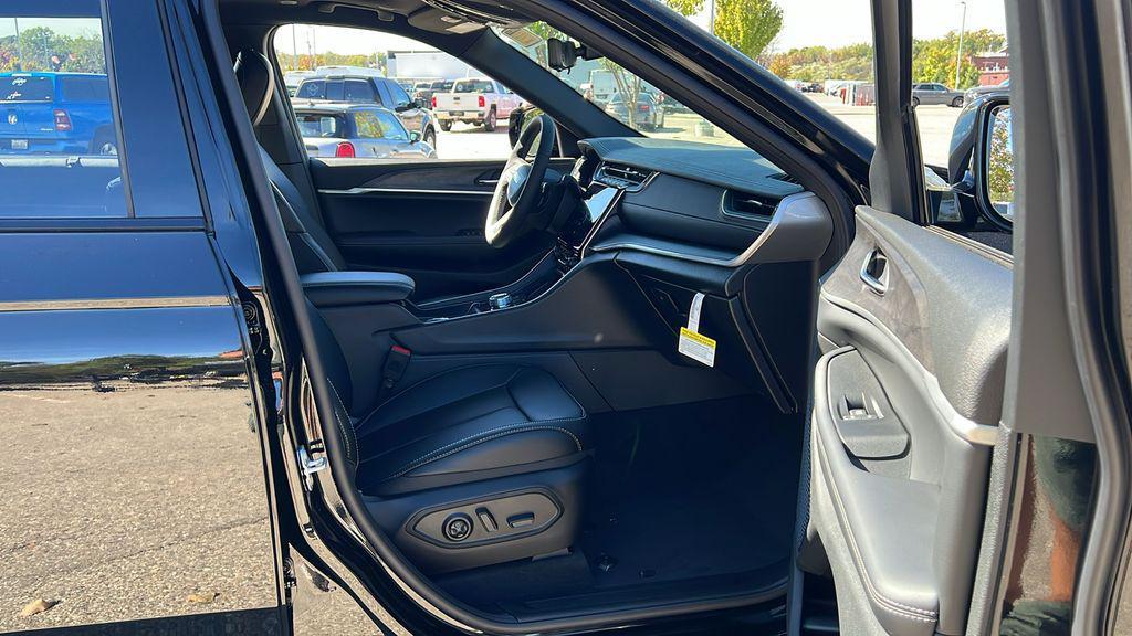 new 2025 Jeep Grand Cherokee L car, priced at $46,822