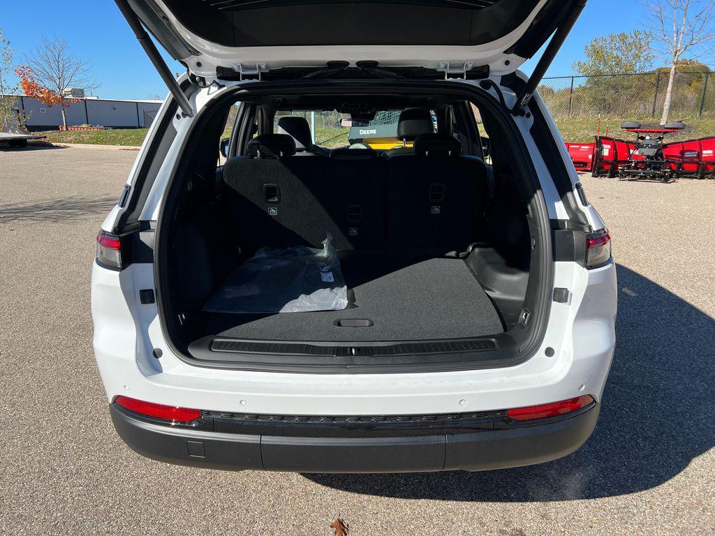 new 2025 Jeep Grand Cherokee car, priced at $44,945