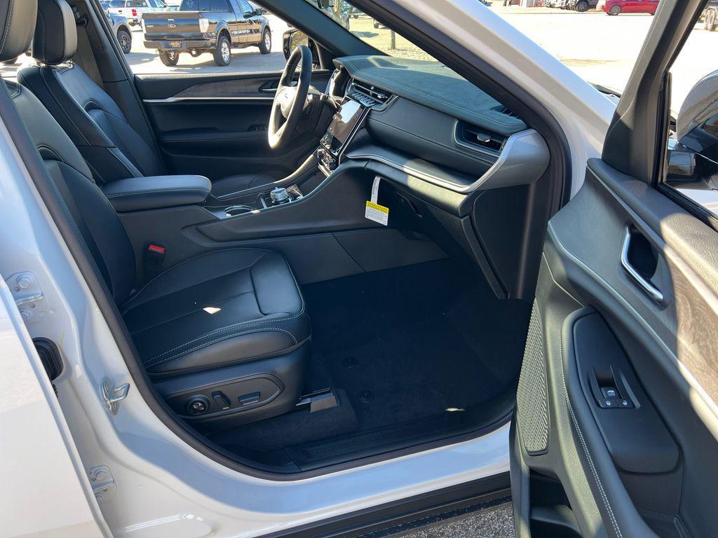 new 2025 Jeep Grand Cherokee car, priced at $44,945