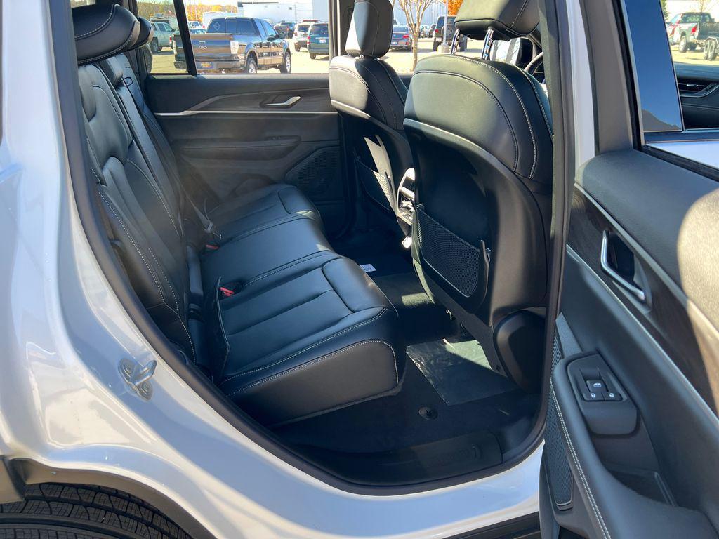 new 2025 Jeep Grand Cherokee car, priced at $44,945