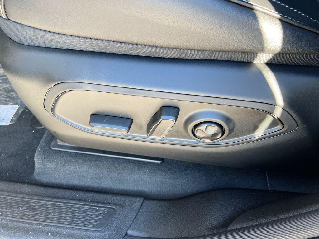 new 2025 Jeep Grand Cherokee car, priced at $44,945