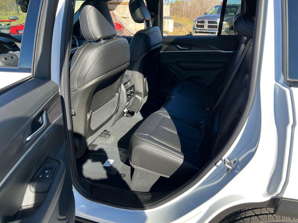 new 2025 Jeep Grand Cherokee car, priced at $44,945