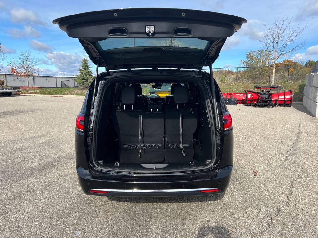 new 2026 Chrysler Pacifica car, priced at $41,038
