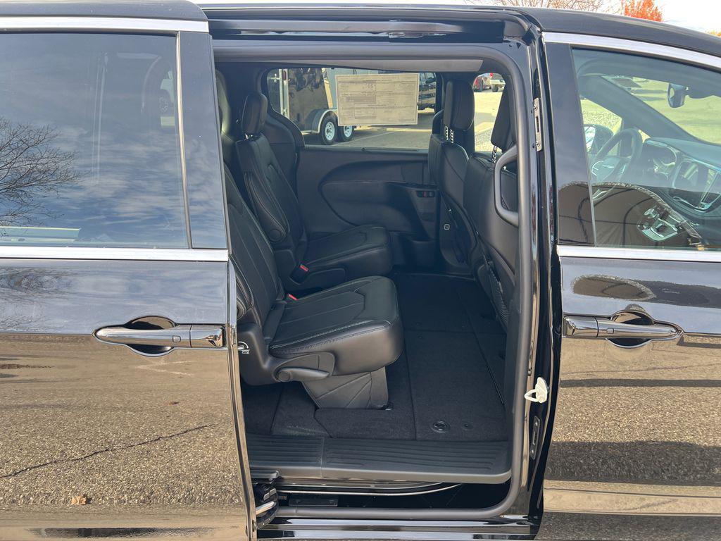 new 2026 Chrysler Pacifica car, priced at $41,038