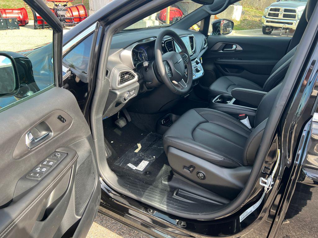 new 2026 Chrysler Pacifica car, priced at $41,038
