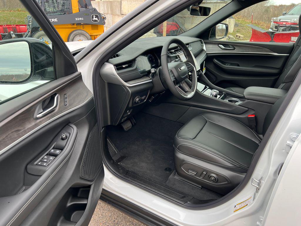 new 2025 Jeep Grand Cherokee L car, priced at $47,996