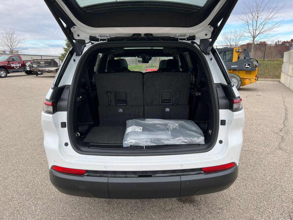 new 2025 Jeep Grand Cherokee L car, priced at $47,996