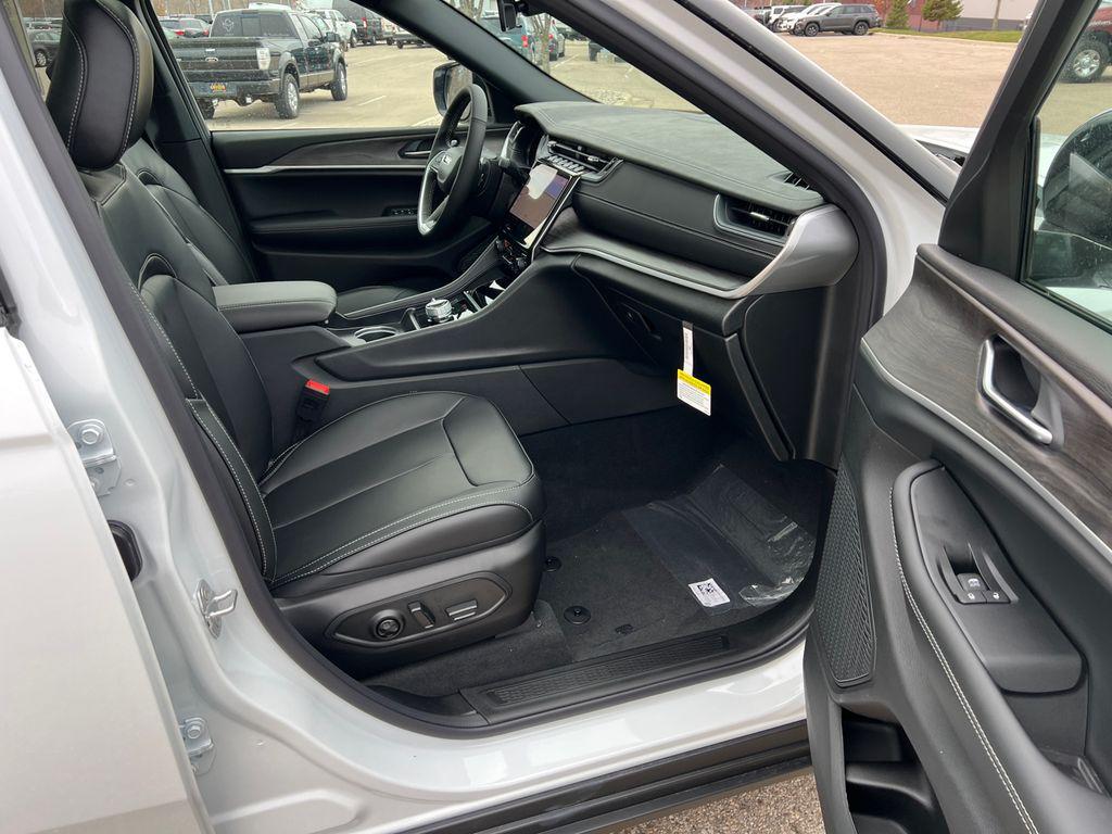 new 2025 Jeep Grand Cherokee L car, priced at $47,996