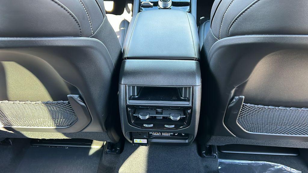 new 2025 Jeep Grand Cherokee car, priced at $38,974