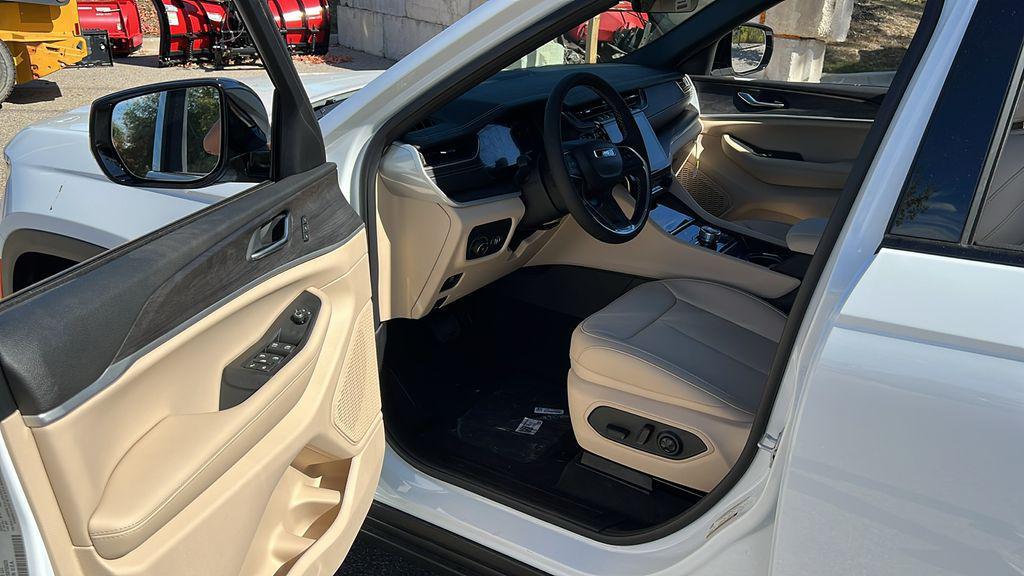 new 2025 Jeep Grand Cherokee L car, priced at $41,576